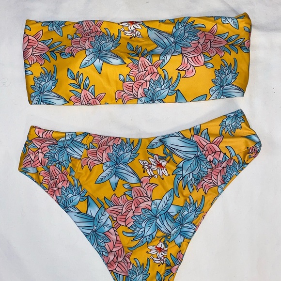 Floral Bikini - Picture 2 of 4